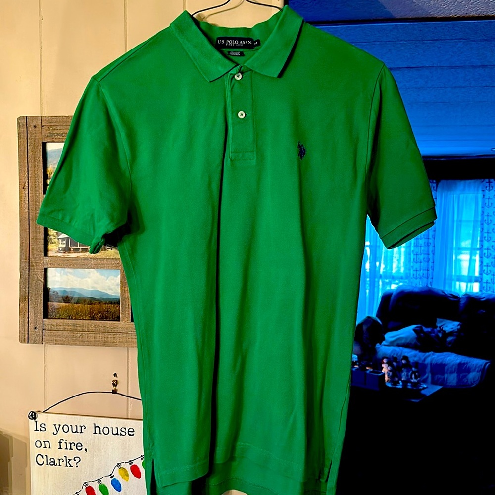 Size MEDIUM Men’s Polo